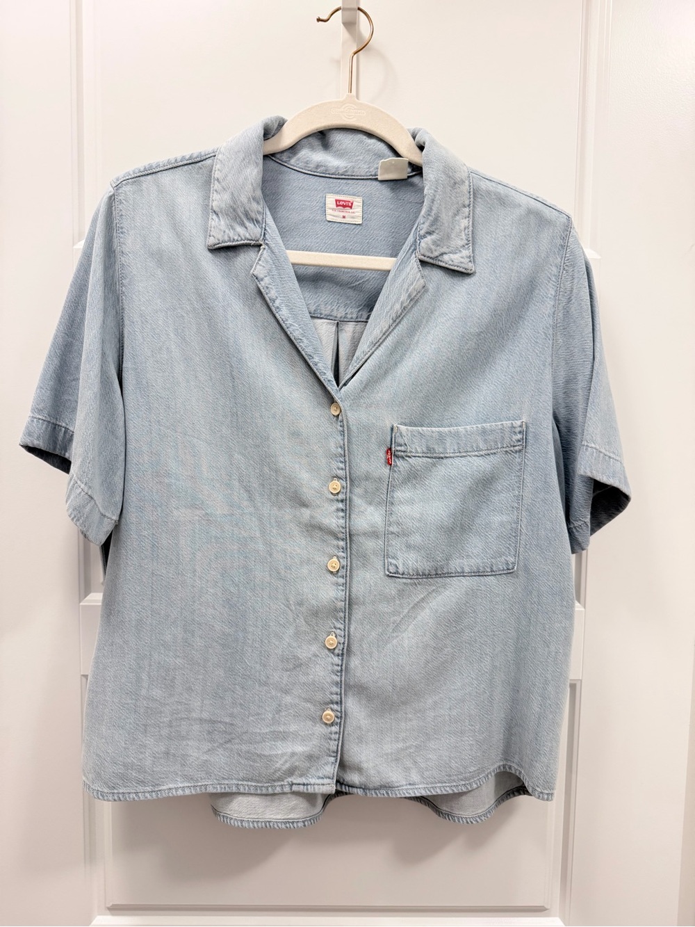 Levi's Short Sleeve Button Down in Light Blue Jeans Size Medium